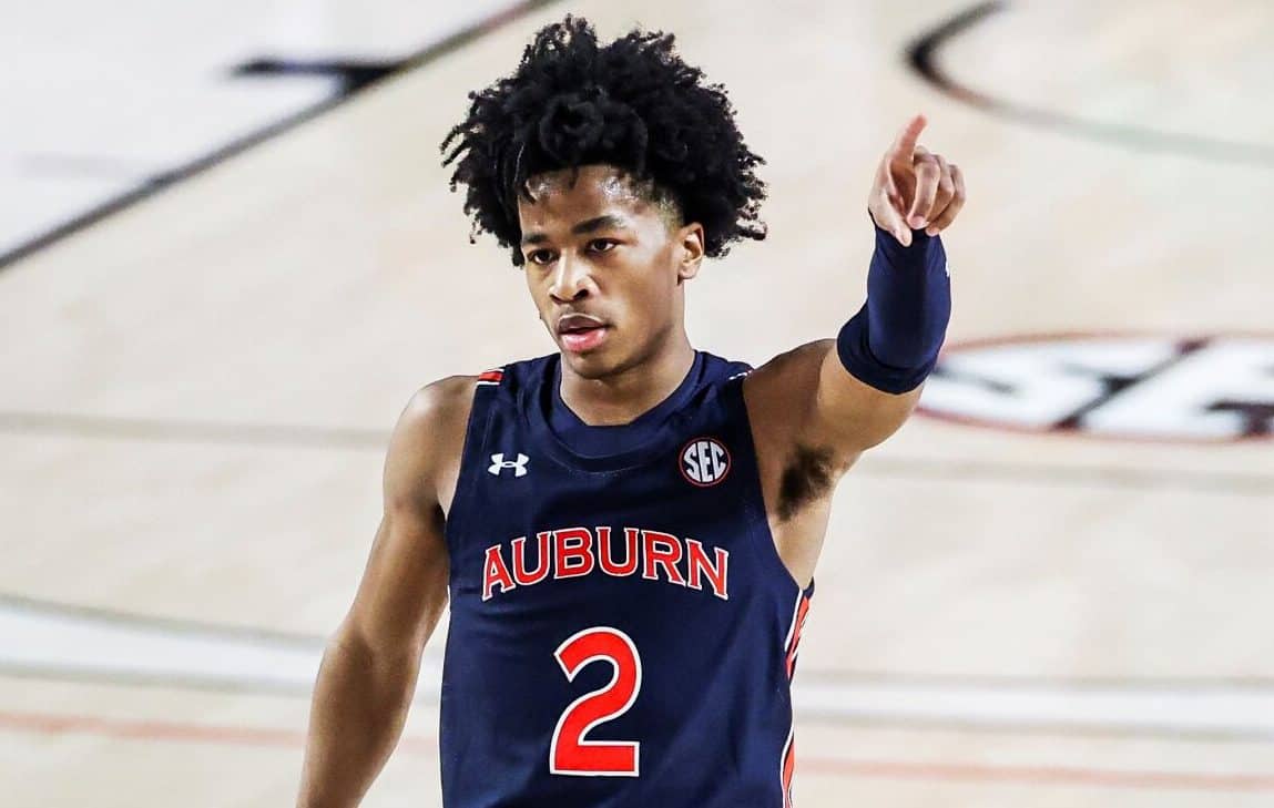 Sharife Cooper indica la strada ad Auburn