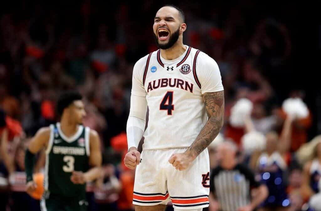 Auburn vince e Broome sta bene, Houston domina Tennessee